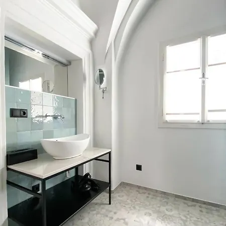 Апартаменти Modern Living In Center - Stylish & Convenien *