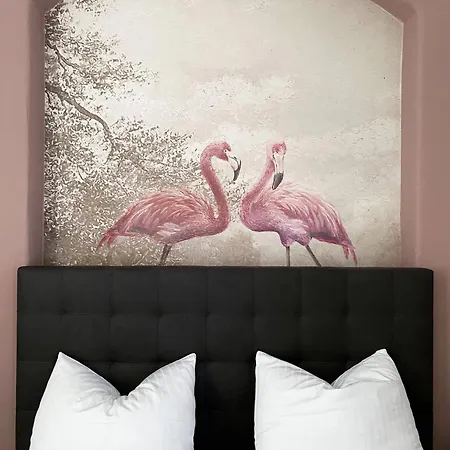 Modern Living In Center - Stylish & Convenien *